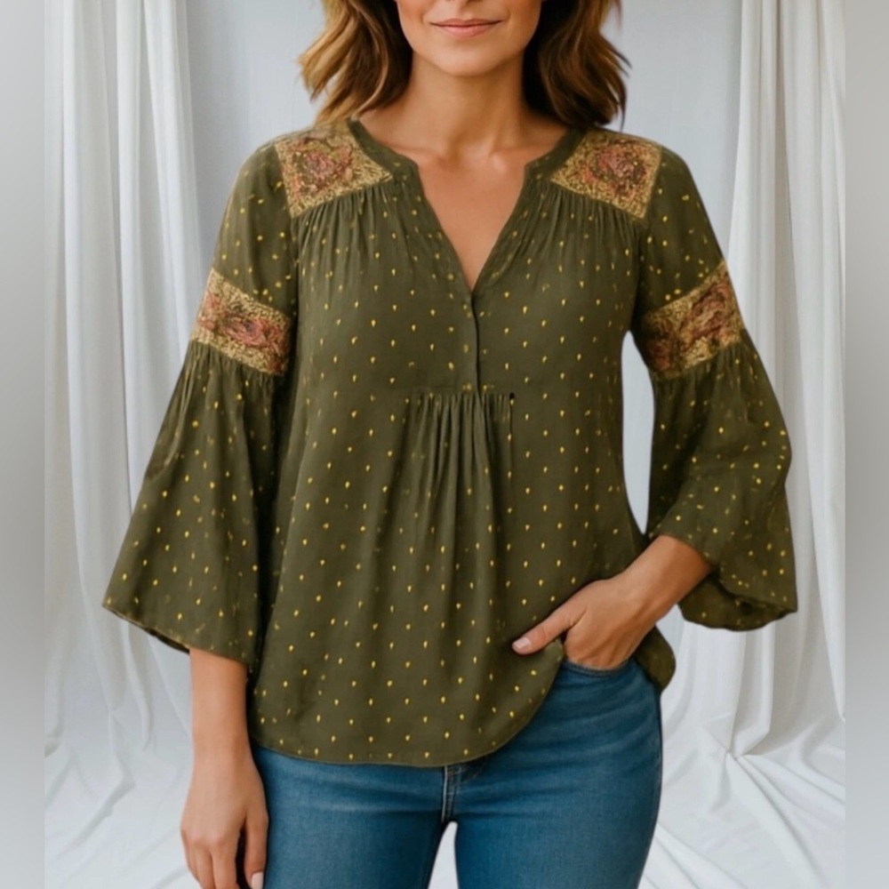 CHICOS Size 1 Medium Green Peasant Top Gold Dot Jacquard Embroidered Bell Sleeve